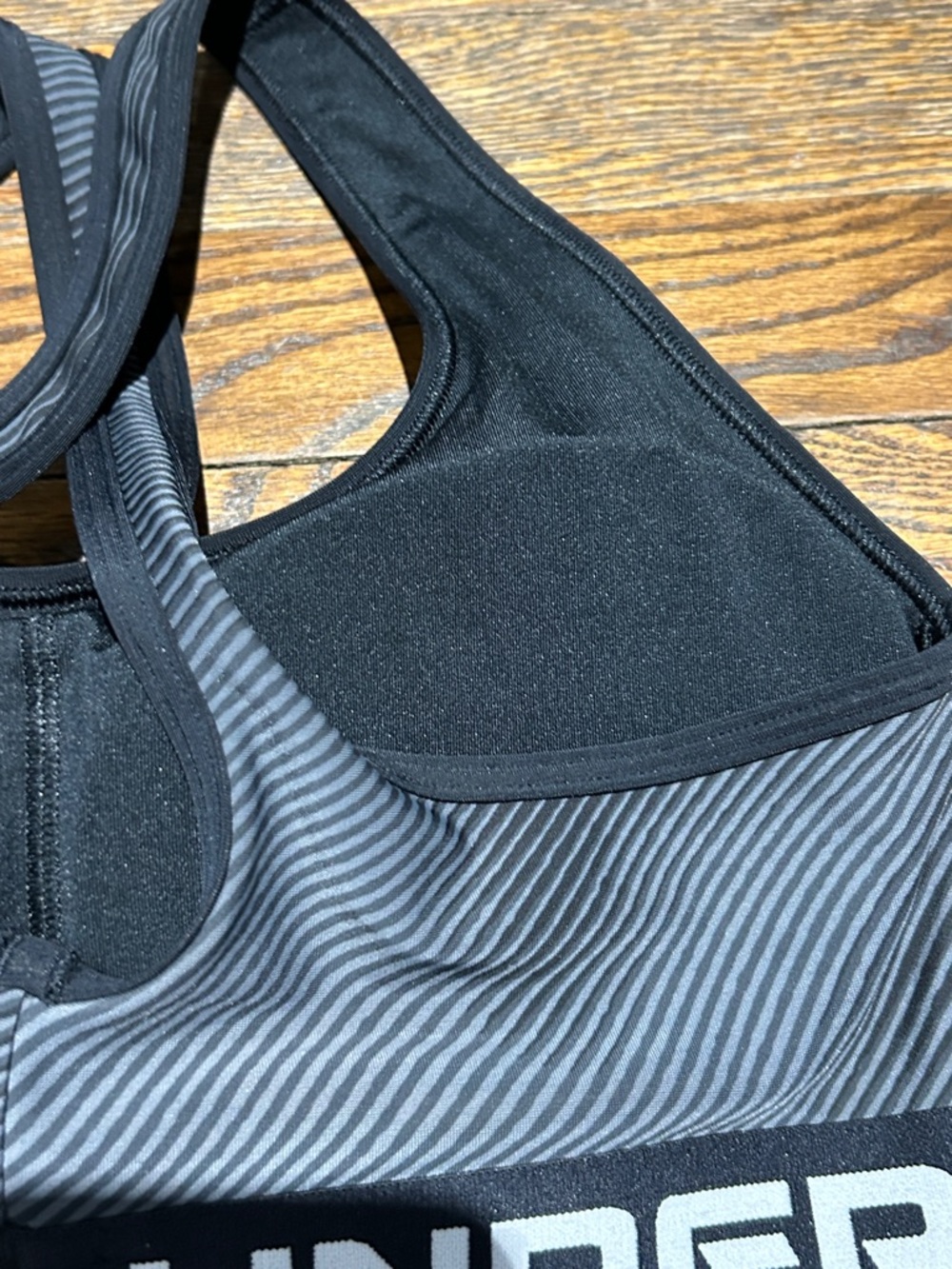Under Armour Black & White Crossback Logo Sports Bra - Picture 3 of 4